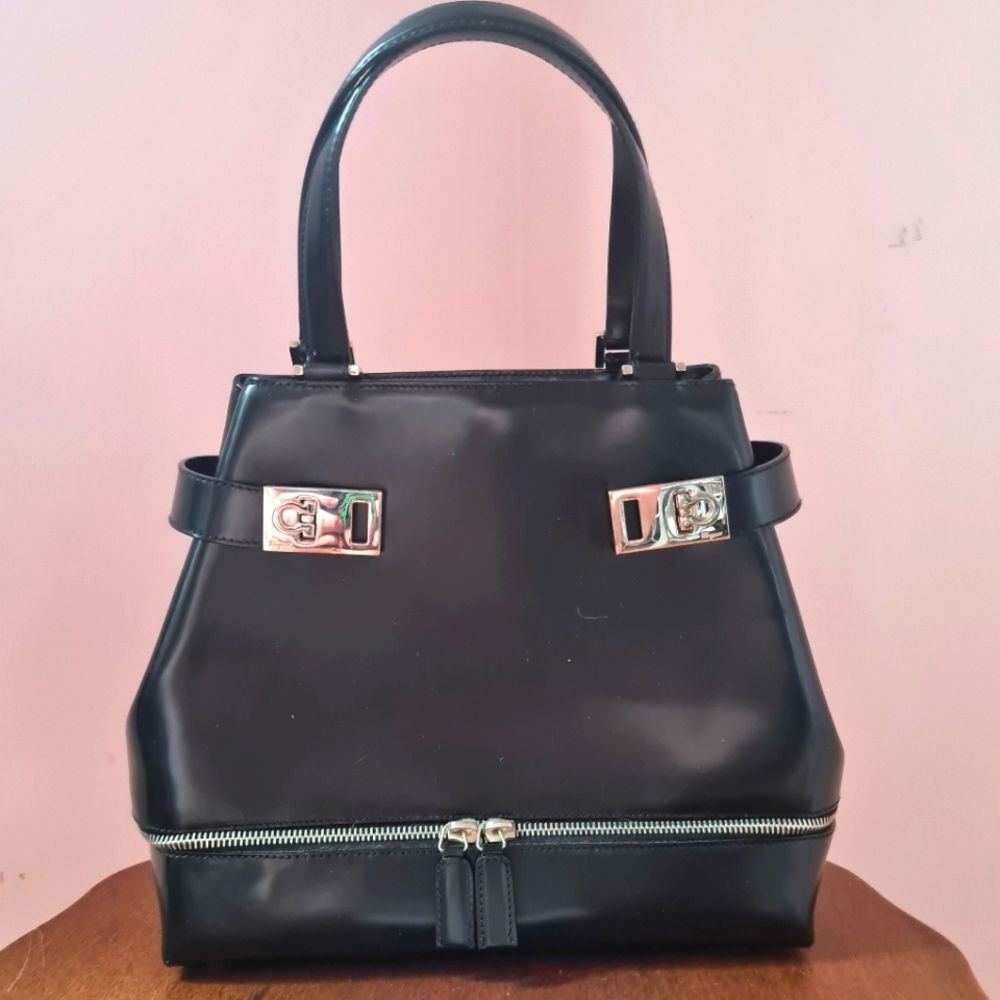Salvatore FERRAGAMO handbag, black sleek leather